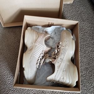 Steve Madden Maxima blush sneakers size 8.5